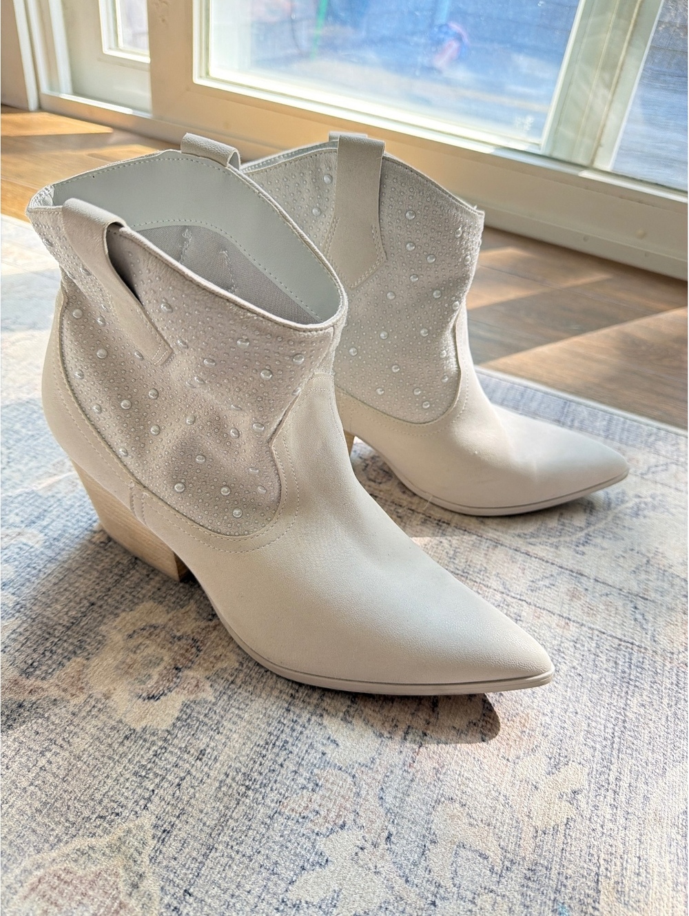 MIA Women's light grey Ankle Boots cowgirl boot Pearl Embellishments size 9.5